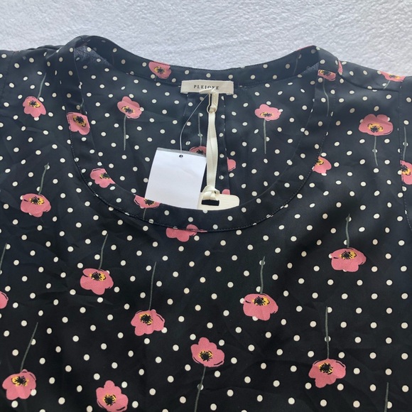 ✨NWT✨ Floral & Polkadot Top - Picture 4 of 7